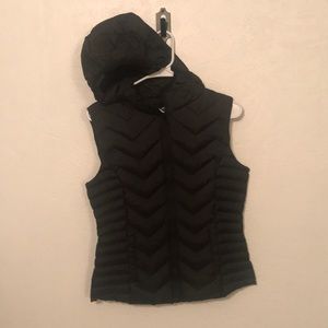 Puffer vest with hood